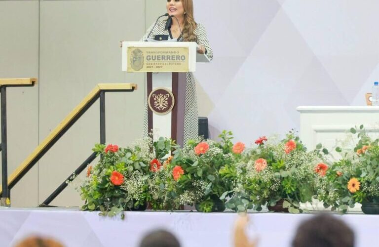 Celebra Evelyn Salgado el Día del Personal de Apoyo y Asistencia a la Educación en Guerrero