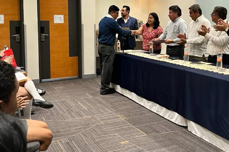 Egresan la primera generación de educación dual del CBTIS 134, de Chilpancingo