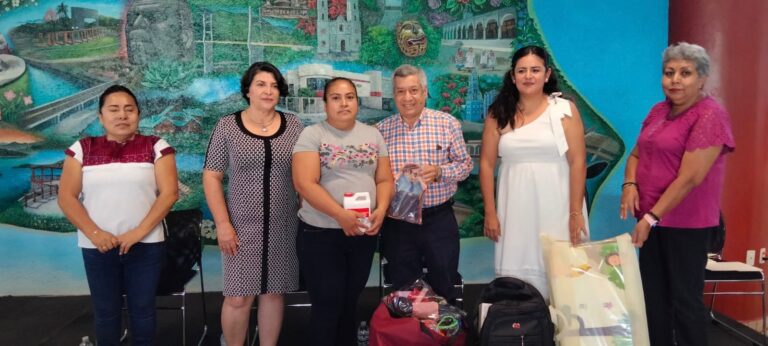 Entrega titular de la SEG, 82 Unidades Didácticas a Agentes Educadores de diversas regiones del estado