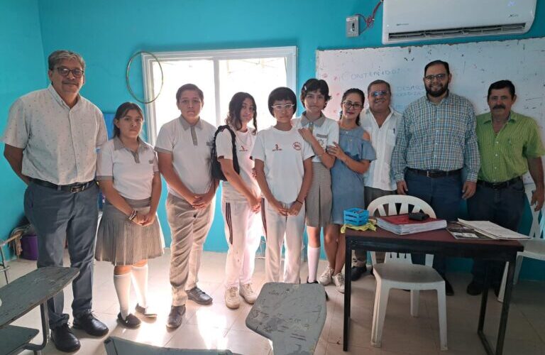 Gana concurso de lectura la estudiante Fátima Rosales Chávez, de la región Tierra Caliente