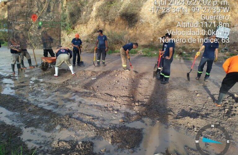 Personal de SGIRPCGRO atiende escurrimientos y retira material sólido por tormenta local al sur de Chilpancingo