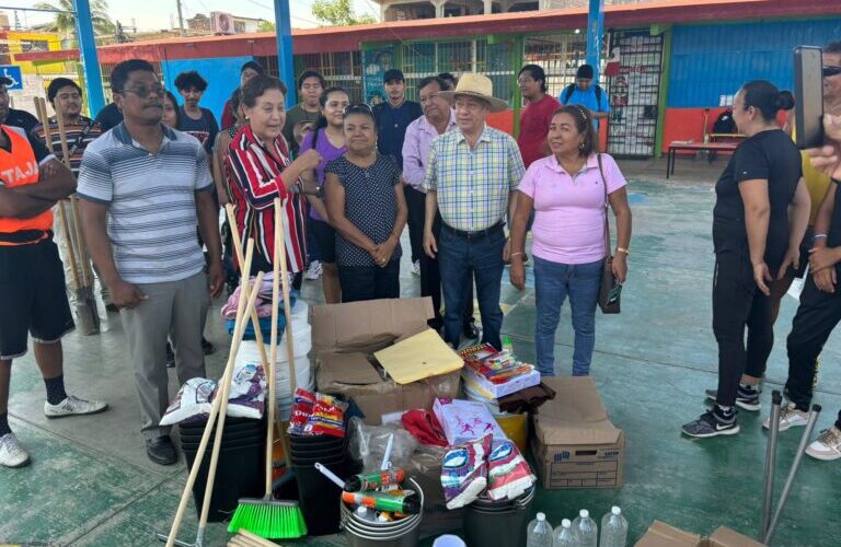 Realiza la SEG, padres de familia y docentes jornadas de limpieza en escuelas de Acapulco