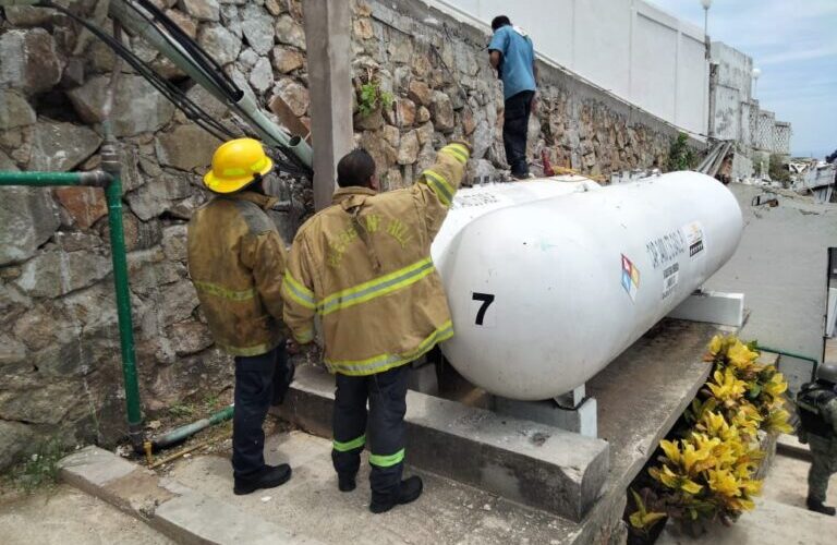 SGIRPCGRO atiende servicio de emergencia en Hotel las Brisas