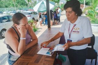 Cumple Evelyn Salgado con la atención al turista en temporada de verano 2024