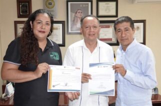 Evelyn Salgado impulsa la participación docente en investigación y revisión de trabajos científicos