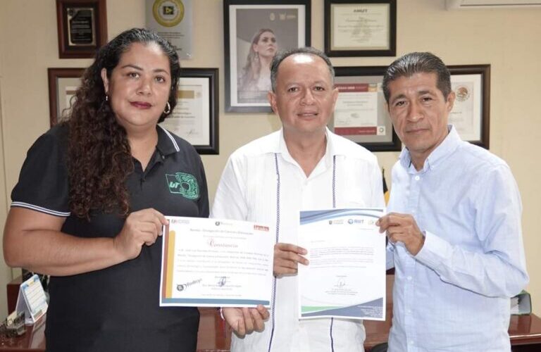 Evelyn Salgado impulsa la participación docente en investigación y revisión de trabajos científicos