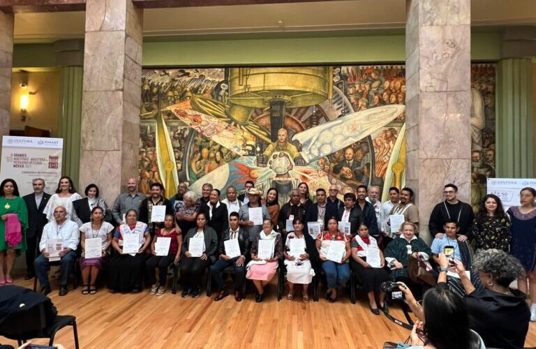 Fortalece Evelyn Salgado la labor de las y los artesanos en Guerrero