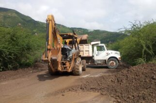 Instruye Evelyn Salgado brindar atención a carreteras afectadas por lluvias en la Montaña