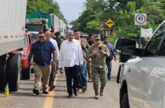 La Mesa Estatal de Coordinación para la Construcción de la Paz arribaron esta tarde a la localidad de Coyuquilla