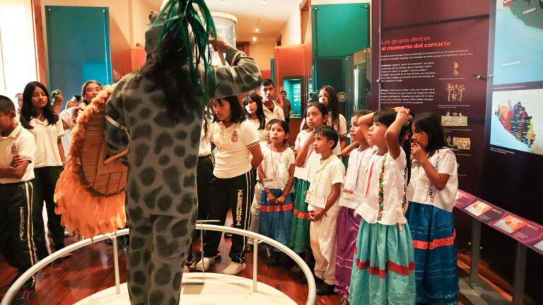 Brinda Evelyn Salgado experiencia educativa fuera del aula a estudiantes de Ñuu Savi