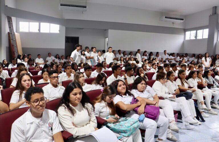 Continúa Evelyn Salgado impulsando la suma de esfuerzos en el combate al dengue