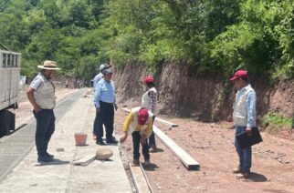 En Guerrero avanza la construcción de caminos artesanales en la Montaña y Costa Chica