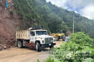 Instruye Evelyn Salgado retirar derrumbes en carretera Tlapa-Marquelia, provocados por las recientes lluvias