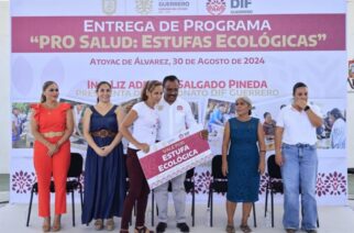 La gobernadora Evelyn Salgado promueve la salud mediante la entrega estufas ecológicas en la Costa Grande