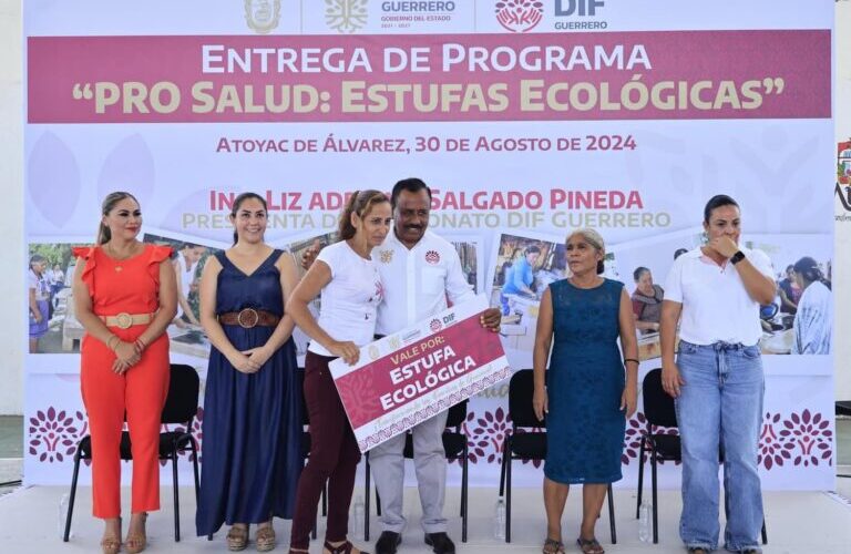 La gobernadora Evelyn Salgado promueve la salud mediante la entrega estufas ecológicas en la Costa Grande