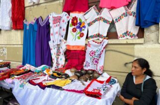 Promueve la gobernadora, Evelyn Salgado Pineda la exposición y venta de artesanías en el zócalo de Chilpancingo