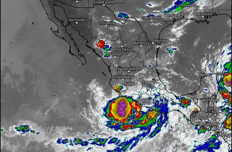 Remanentes de John interactúan con zona de baja presión con potencial ciclónico y mantendrán temporal de lluvias en Guerrero