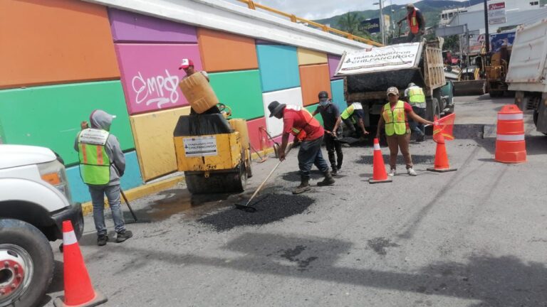 Continúan los trabajos de bacheo implementados por la gobernadora Evelyn Salgado en Chilpancingo