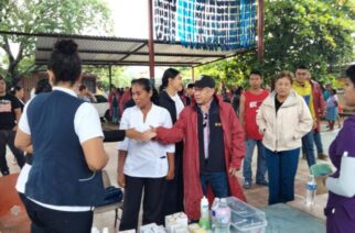 Personal del Colegio de Bachilleres Guerrero, llevo a cabo la entrega de kits de limpieza y aseo personal a familias afectadas