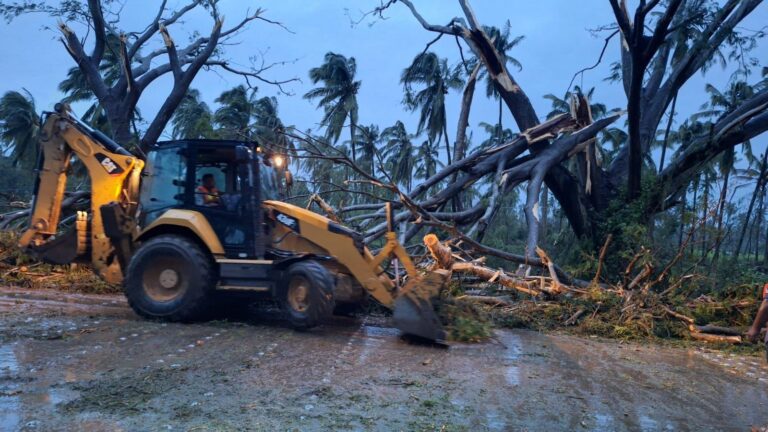 La Secretaría de Desarrollo Urbano, Obras Públicas y Ordenamiento Territorial trabaja por indicaciones de la gobernadora Evelyn Salgado Pineda en la liberación de tramos bloqueados