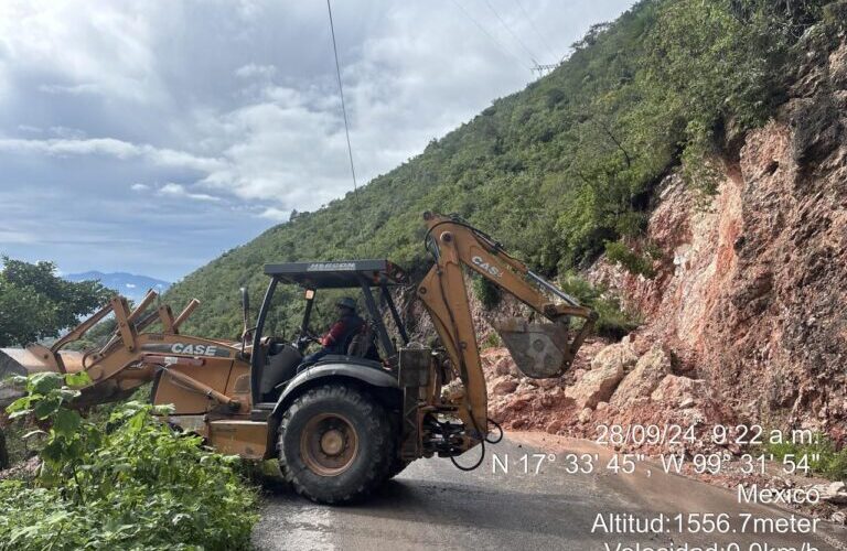 Reconexión de carreteras en Guerrero, prioridad de Evelyn Salgado tras emergencias por huracán John