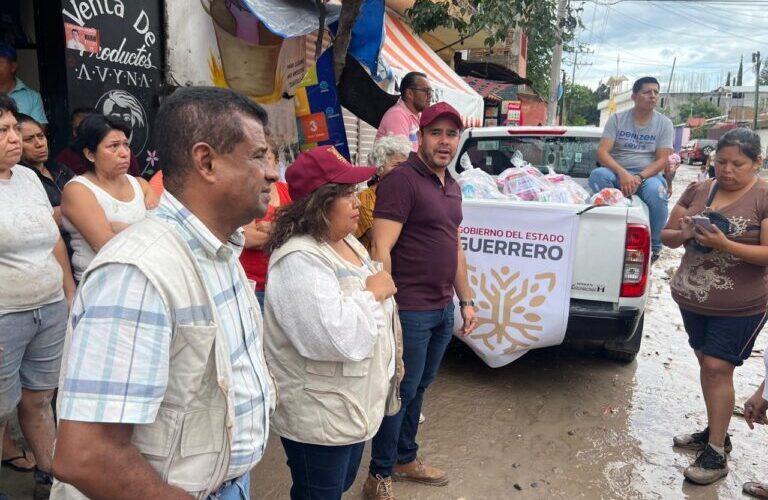 Continúa Evelyn Salgado las labores de apoyo a las familias de Guerrero tras el paso del huracán John