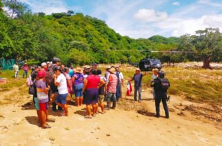 Envía Evelyn Salgado atención y apoyo vía área a familias damnificadas de San José del Ciruelar, municipio de Chilpancingo