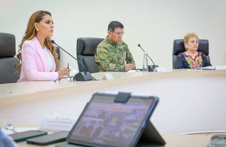 La gobernadora Evelyn Salgado Pineda presidió la sesión de la Mesa de Coordinación para la Construcción de la Paz desde la capital del estado