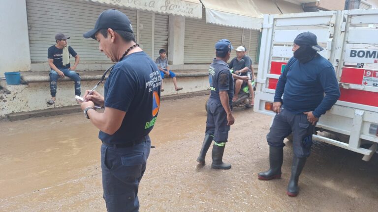 Personal operativo de la Secretaría de Gestión Integral de Riesgos y Protección Civil atienden las diferentes afectaciones que se registraron en el municipio de Arcelia
