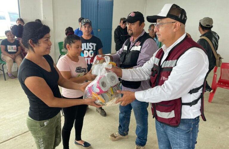 Gobierno de Guerrero lleva ayuda humanitaria a La Soledad, en la Sierra de Guerrero