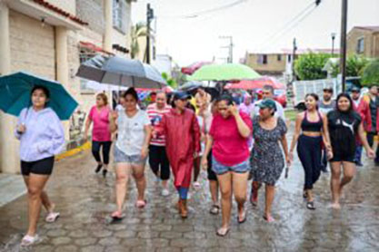 Prioriza la gobernadora Evelyn Salgado el rescate de personas de la zona de inundación en Acapulco