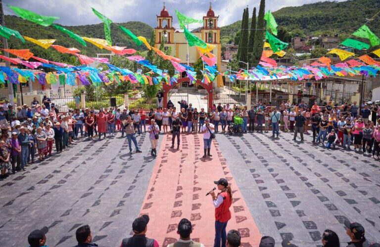 La gobernadora Evelyn Salgado supervisa trabajos de rehabilitación en zona Centro tras el paso del huracán John