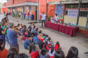 Envía Evelyn Salgado las “Brigadas de la Ciencia y la Tecnología” para brindar un espacio de esparcimiento a los niños damnificados por el huracán John