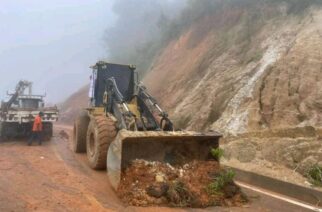 La SDUOPOT-Guerrero avanza con los trabajos de liberación de caminos y rehabilitación de carreteras