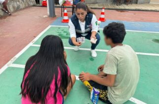 La Secretaría de Seguridad Pública, personal de Prevención Social del Delito continúa realizando actividades de proximidad social en refugios de Acapulco ubicados en la Escuela Secundaria Técnica 152