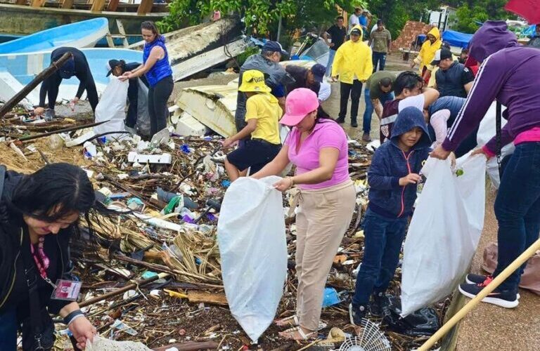 Realiza Evelyn Salgado jornada de limpieza en Acapulco