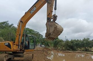 La gobernadora Evelyn Salgado refuerza trabajos para restablecer la circulación en la carretera Cuajinicuilapa-Punta Maldonado