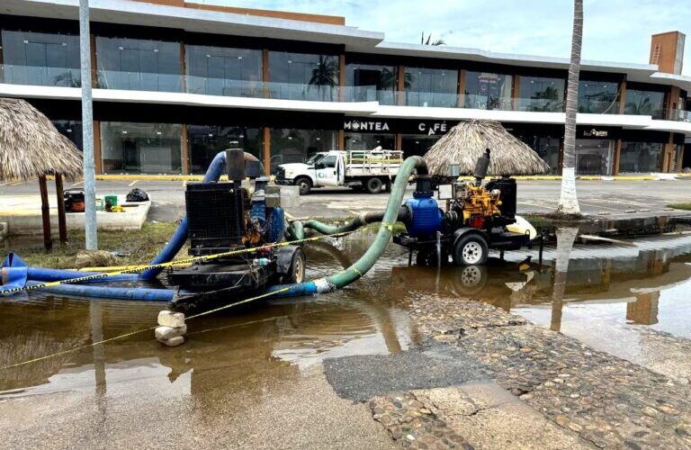 Prioriza gobernadora Evelyn Salgado atención en zonas inundadas de Acapulco