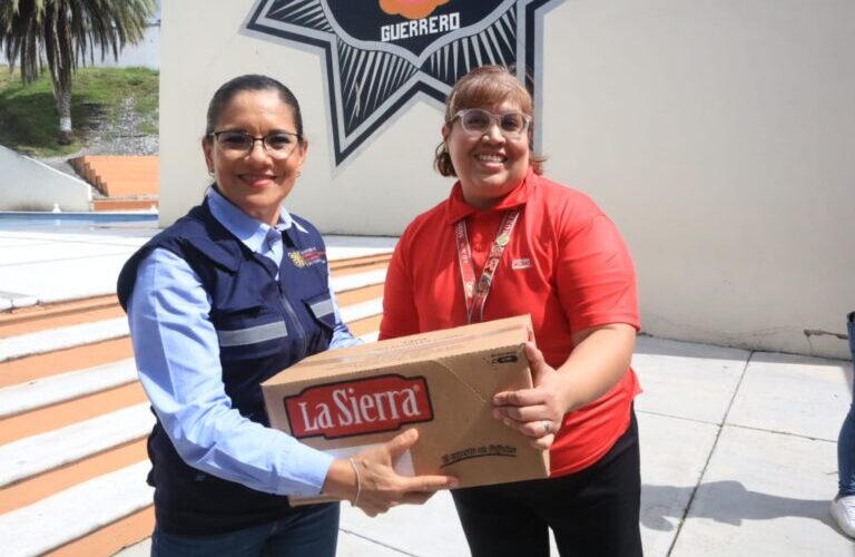 El Gobierno de Guerrero recibe donación de paquetes alimentarios de la cadena OXXO