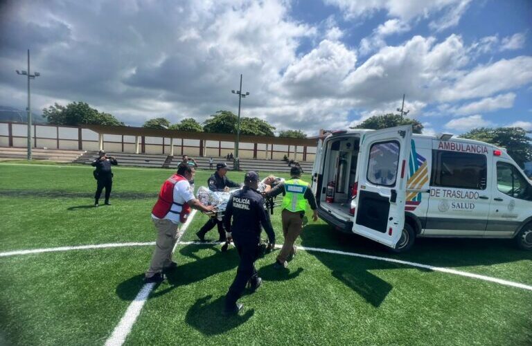 Gobierno del estado continúa apoyando a la población con aeronaves para llevar ayuda humanitaria y traslado de pacientes