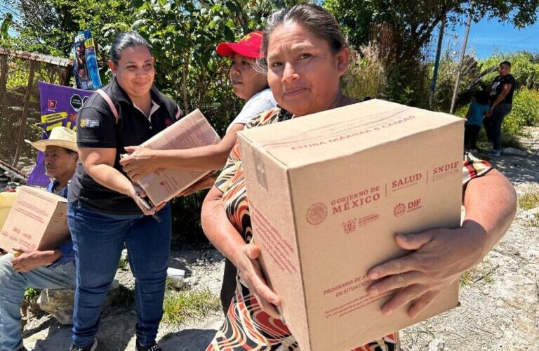 Familias afectadas por el huracán John de la capital del estado, fueron beneficiadas con apoyos alimentarios distribuidos por las brigadas del Sistema DIF Guerrero