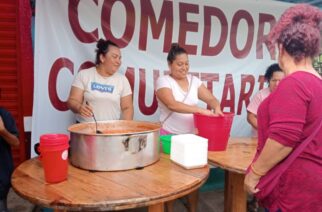 La Subsecretaría de Finanzas, de la Secretaría de Finanzas y Administración de Guerrero, realizó la entrega de alimentos preparados para los comedores de la Poza, Puerto Marqués y Plan de Los Amates