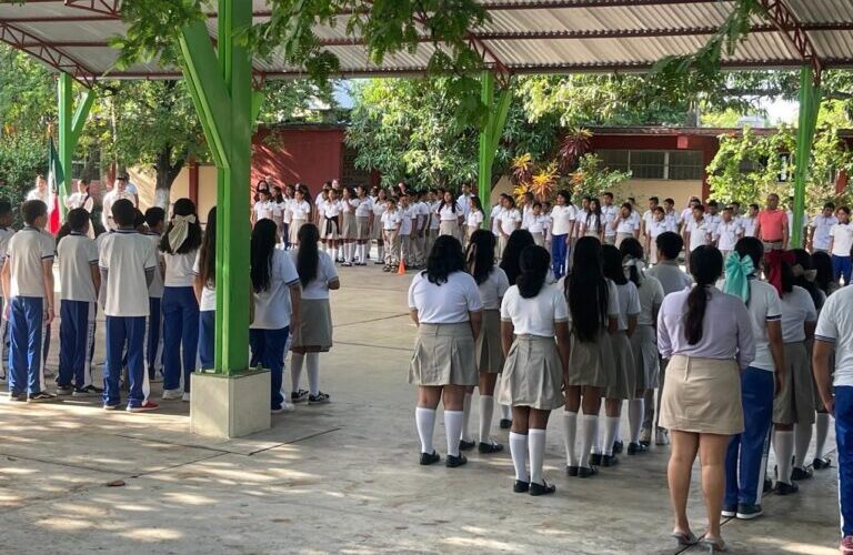 Regresan a clases el 94 por ciento de los estudiantes en Guerrero tras el paso del Huracán John