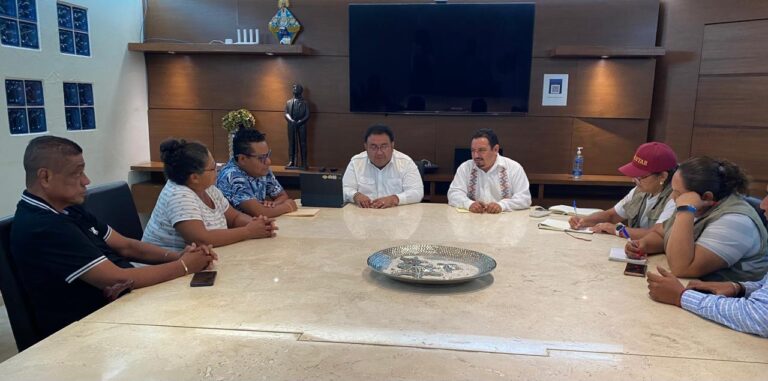 El subsecretario de Desarrollo Político y Social de la Secretaría General de Gobierno y el delegado Federal de Bienestar se reunieron en la sala de juntas de la Promotora Turística