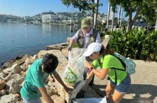 Realiza el gobierno estatal, sociedad civil y sociedad ambientalista, limpieza y restauración de la playa Tlacopanocha en Acapulco