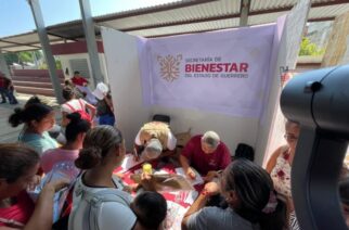 Continua la Feria de Servicios Integrales que el gobierno de Guerrero en Acapulco