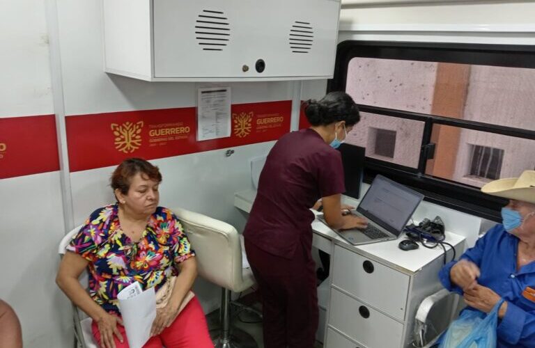 Se refuerza atención médica en Xochistlahuaca y Petatlán a través de las Unidades Móviles