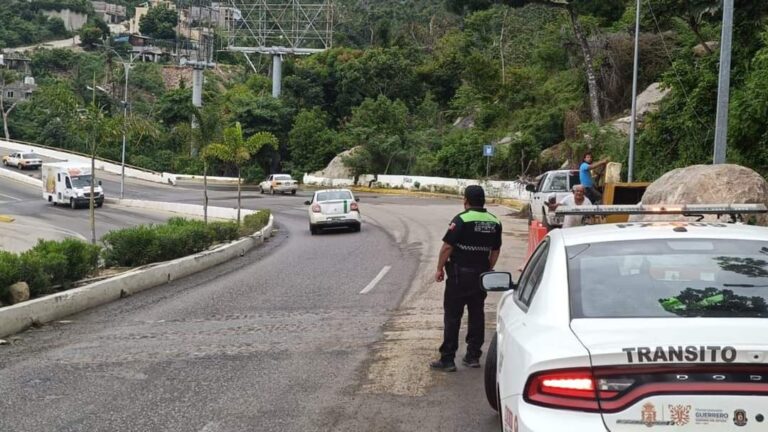 Elementos de Tránsito Estatal mantienen acciones de prevención y vigilancia sobre diversas calles y avenidas de Acapulco