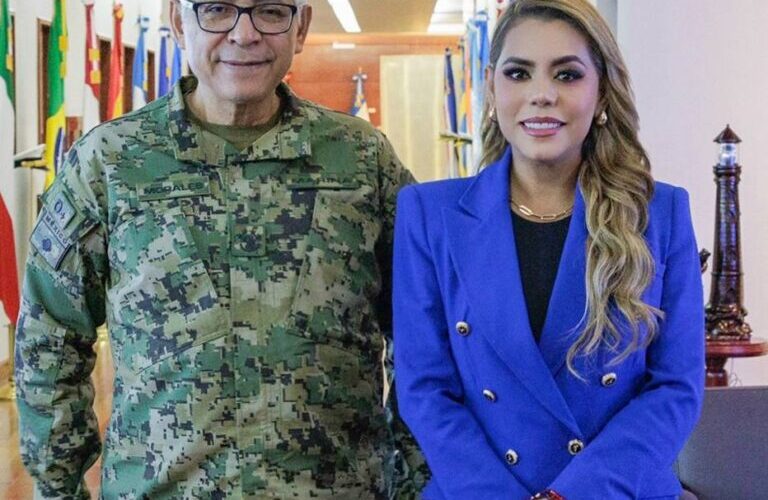 La gobernadora Evelyn Salgado Pineda se reúne con el almirante Raymundo Pedro Morales