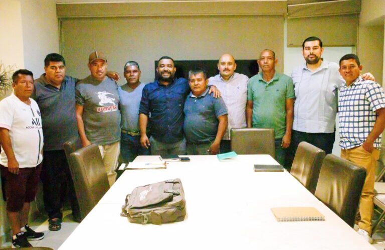 Sagadegro y pescadores de la Costa Chica analizan estrategias para la recuperación de la actividad pesquera